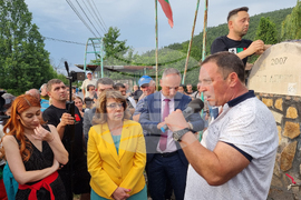 Село Бързия - преминаване на тирове през прохода Петрохан - протест