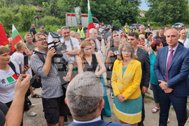 Село Бързия - преминаване на тирове през прохода Петрохан - протест