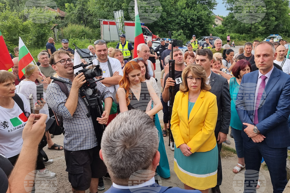Село Бързия - преминаване на тирове през прохода Петрохан - протест