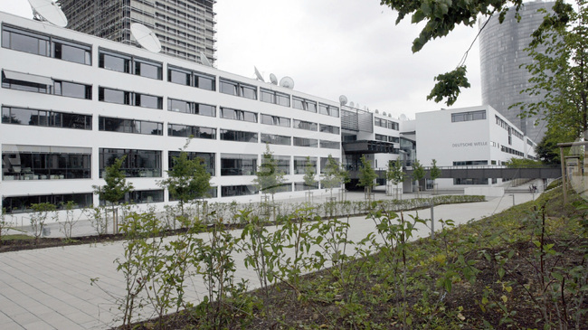 "Дойче веле" съобщи, че ѝ се налага да направи икономии в размер на 21 млн. евро заради съкращаване на държавното ѝ финансиране 