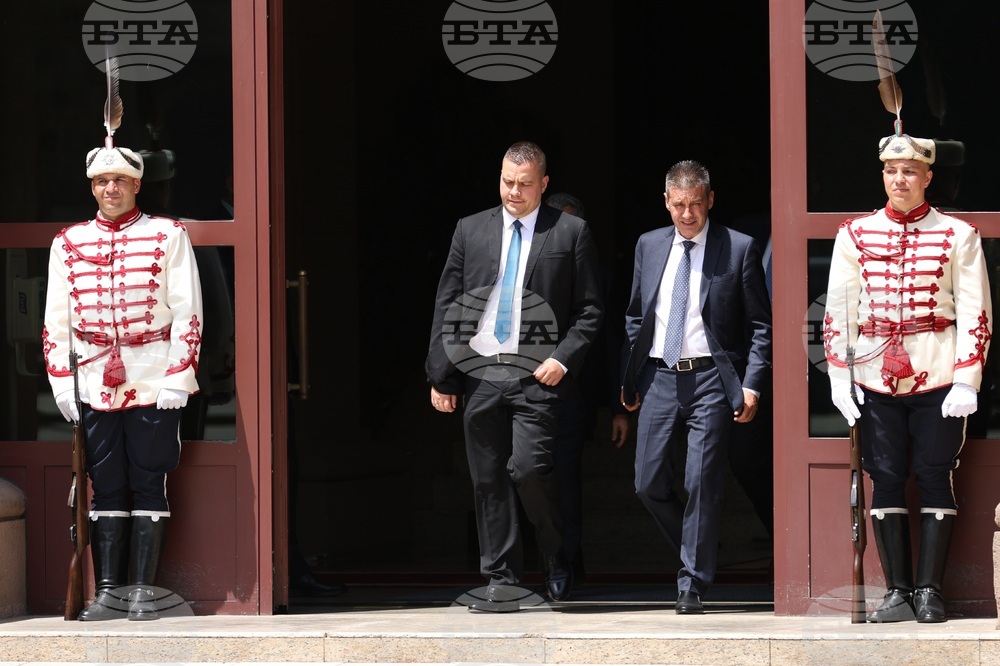 Президент - парламентарни групи - консултации - „Има такъв народ“