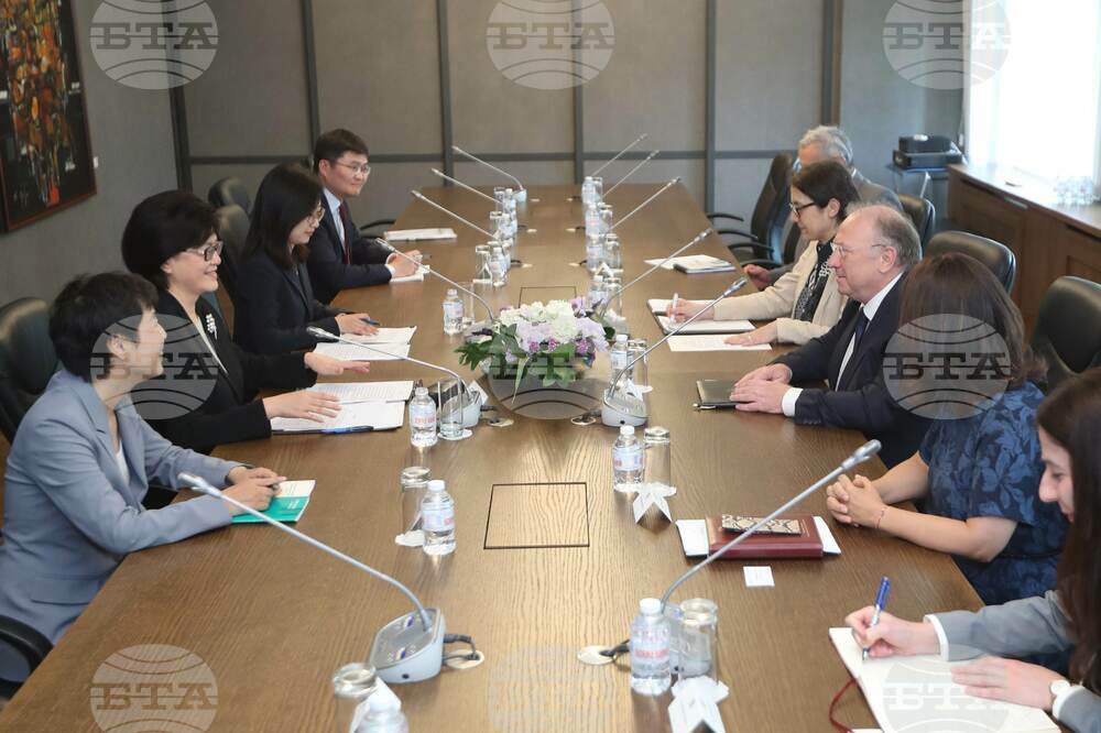 Foreign Ministry Meets with Special Representative for CEE-China Cooperation Initiative