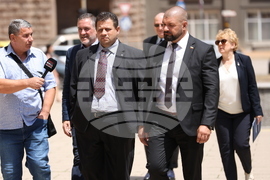 Президент - парламентарни групи - консултации - „Величие“