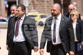 Президент - парламентарни групи - консултации - „Величие“