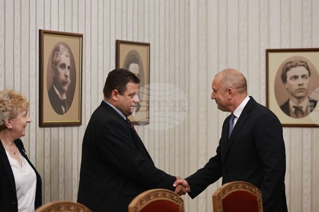 Президент - „Величие“ - консултации