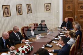 Президент - „Величие“ - консултации