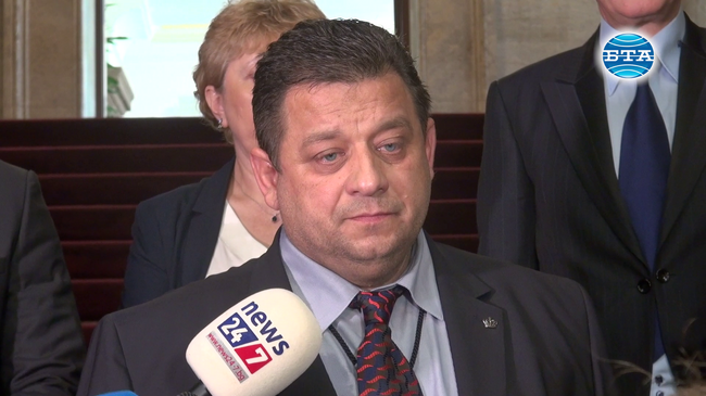 Предложихме на президента реализация на правителство с ясно програмно управление, заяви Николай Марков от "Величие"