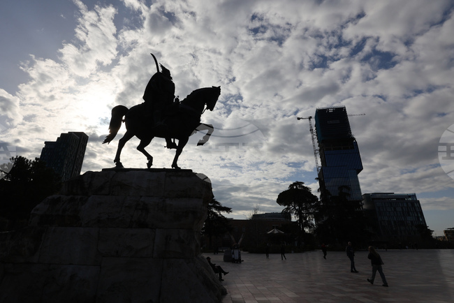 Албанският вицепремиер Белинда Балуку е отстранена от длъжност след обвинение в корупция