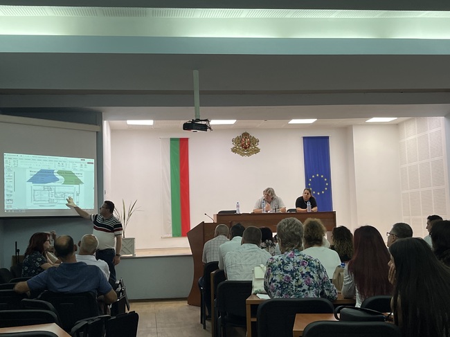 Кметът на Свищов представи ролята на бъдещия Младежки център в града на заседание на Общинския съвет
