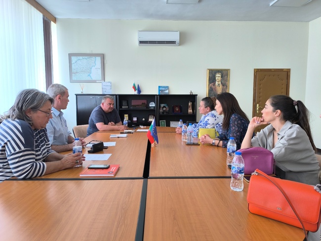 Областна администрация Добрич: Областният управител се срещна с представители на сдружение „Обществен съвет по туризъм Кранея“