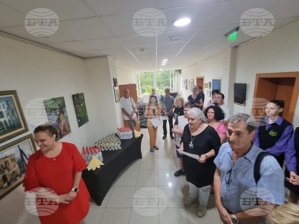 Изложба на учители художници от Перник откриха този следобед в галерия "При кмета"