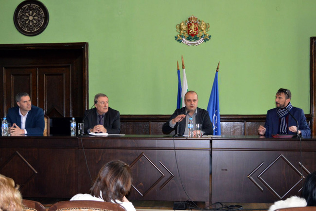 Министър Проданов се срещна с туристическия сектор в Бургас и областта