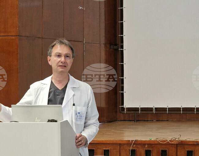 Времето за реакция е от критично значение за лечение на инсулт, а от 45 хиляди с инсулт 5500 умират още в болницата, каза доц. Росен Калпачки