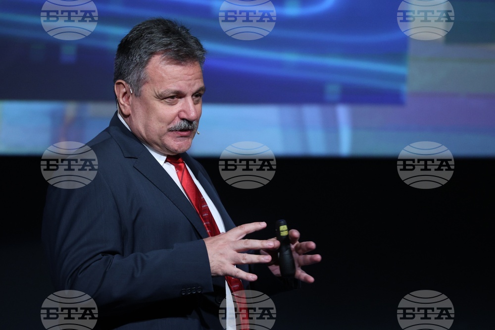 „Булевард 2044“ - форум