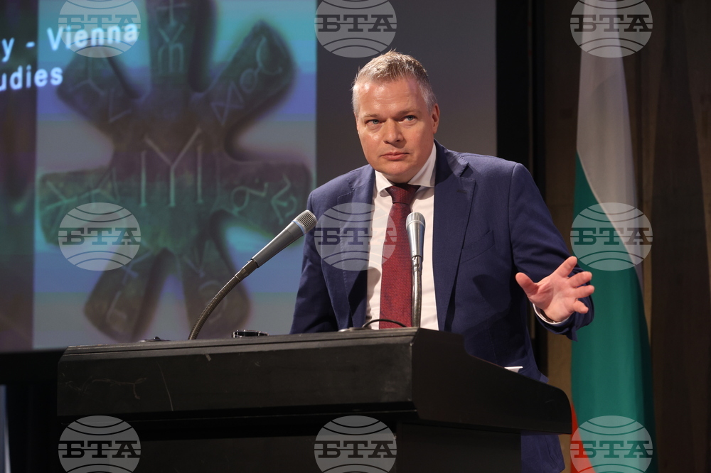 Международен форум за кирилицата „Азбука, език, идентичност“ - първа сесия „Средновековното наследство на кирилицата“