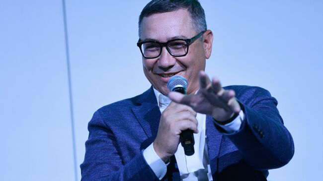 Independent Candidate for President of Romania Victor Ponta Changes His Voting Place