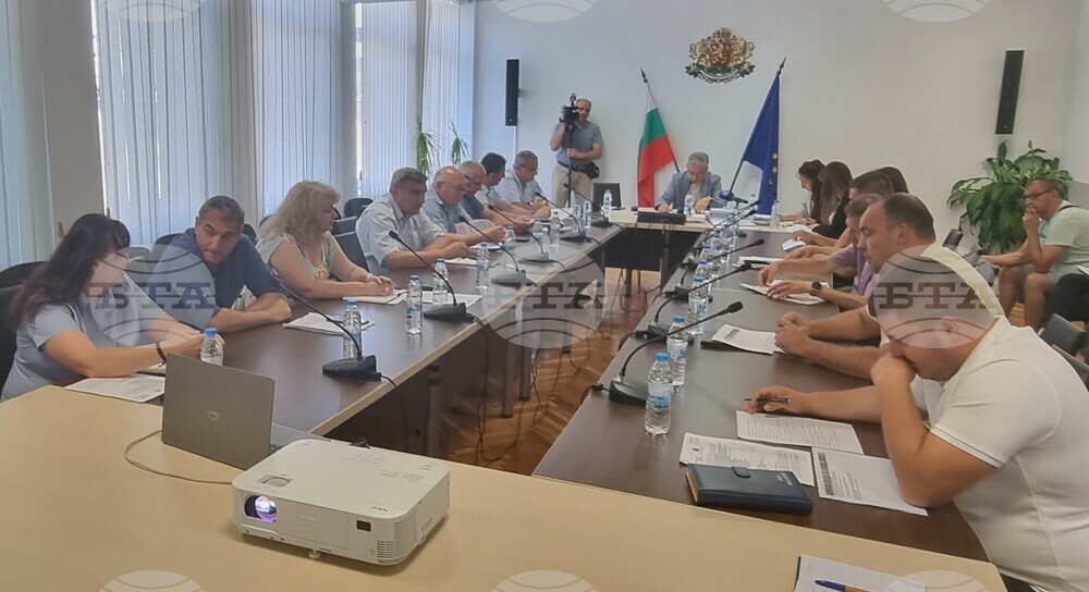 Предприемат се действия за почистване на храсти и клони в сервитута на пътищата в Шуменско