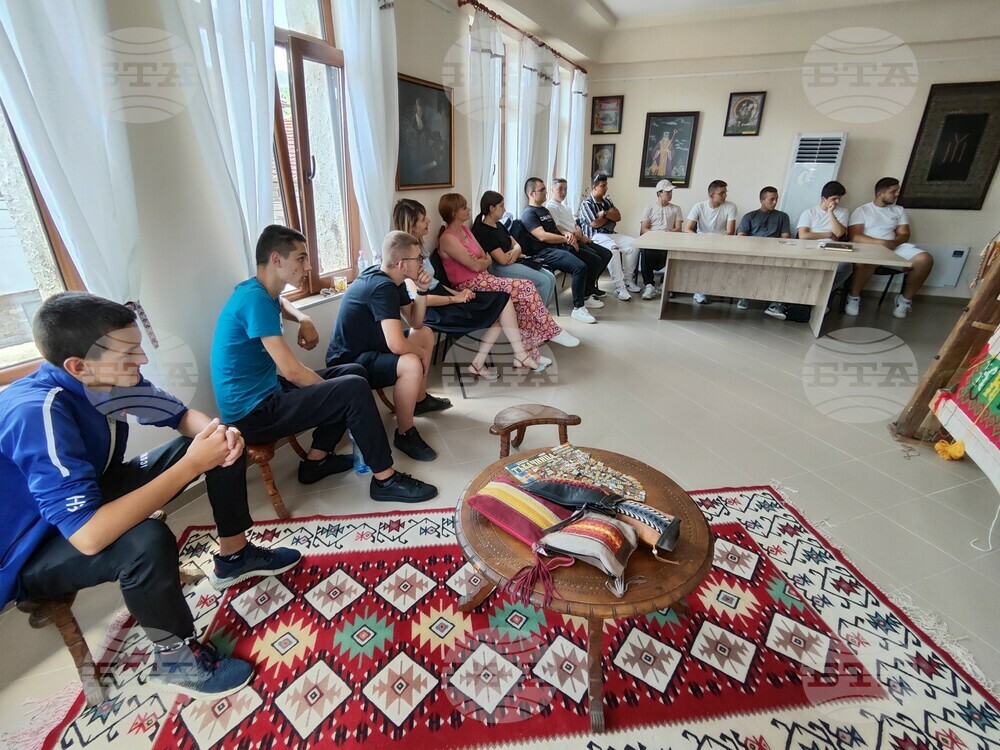 Ученици от Котел са изследвали занаяти и традиции преди осмото издание на Фестивала на етносите, багрите и котленския килим