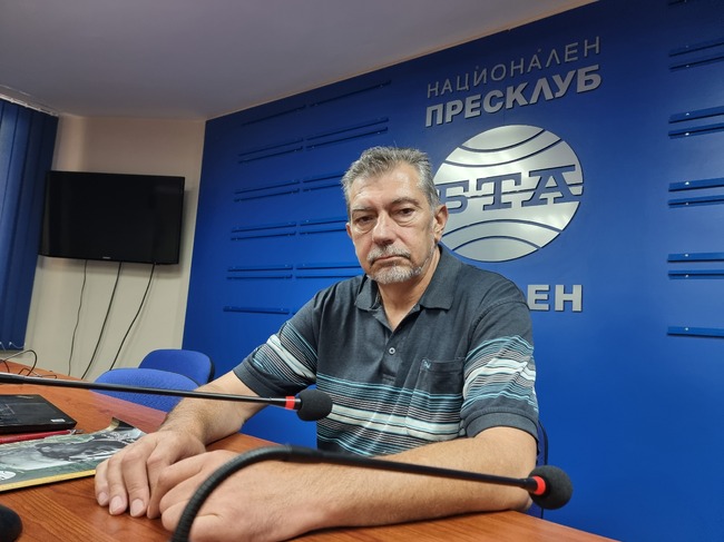 Атанас Далчев повлиява върху развитието на десетки поети, каза журналистът Доброслав Иванов