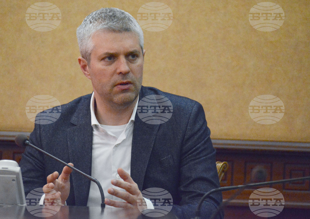 Община Варна: Буферни паркинги и еднопосочно движение са сред възможните решения на намалените паркоместа в кв. „Чайка“