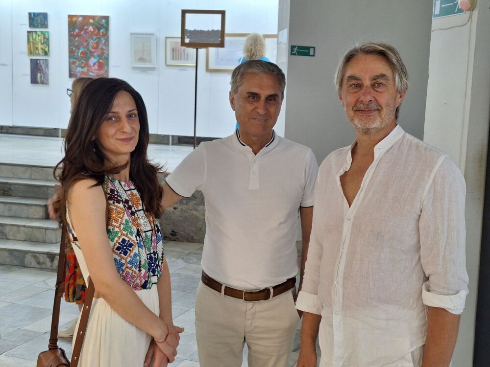 Община Ловеч: Над сто произведения подреди в изложба в Ловеч френският художник Бруно Жорж Давид