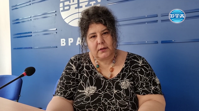 Поколенията, които идват, все повече ще се припознават в поезията на Атанас Далчев, смята старши учителят по БЕЛ от Враца Диана Николчева