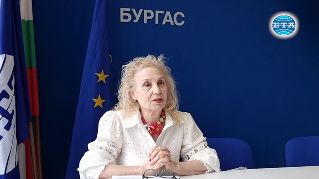 Проф. Калина Лукова описва като поетически градски ноктюрни ранното творчество на Атанас Далчев