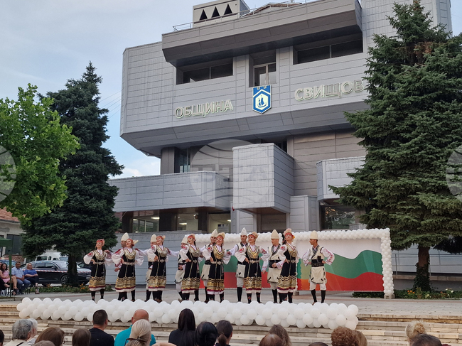 Свищов - Национален фолклорен ансамбъл „Българе“ - концерт