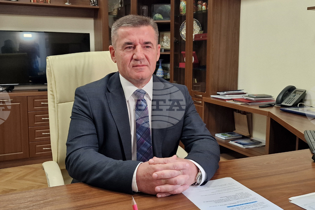 Изпълних волята на лидера и депозирах оставка, каза областният управител на Хасково Мехмед Атаман след призива на Пеевски