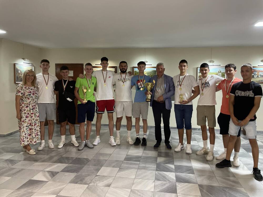 Община Разлог: Републиканските шампиони по волейбол на Разлог - на среща с кмета 