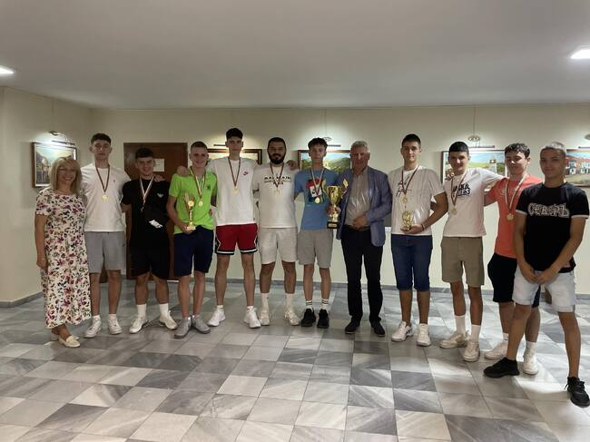 Община Разлог: Републиканските шампиони по волейбол на Разлог - на среща с кмета 