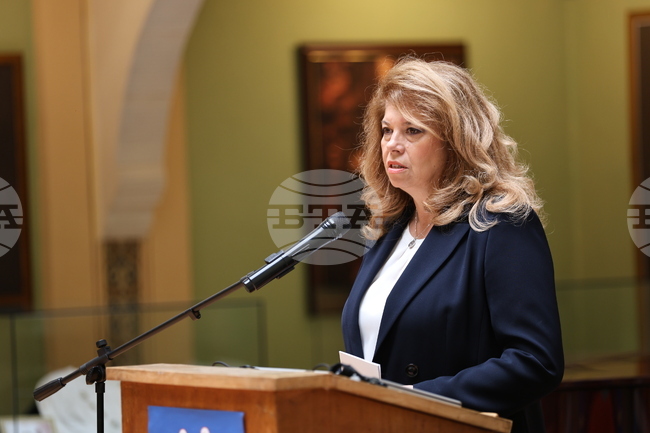 Вицепрезидентът Илияна Йотова ще представи сборника „Азбука. Език. Идентичност“