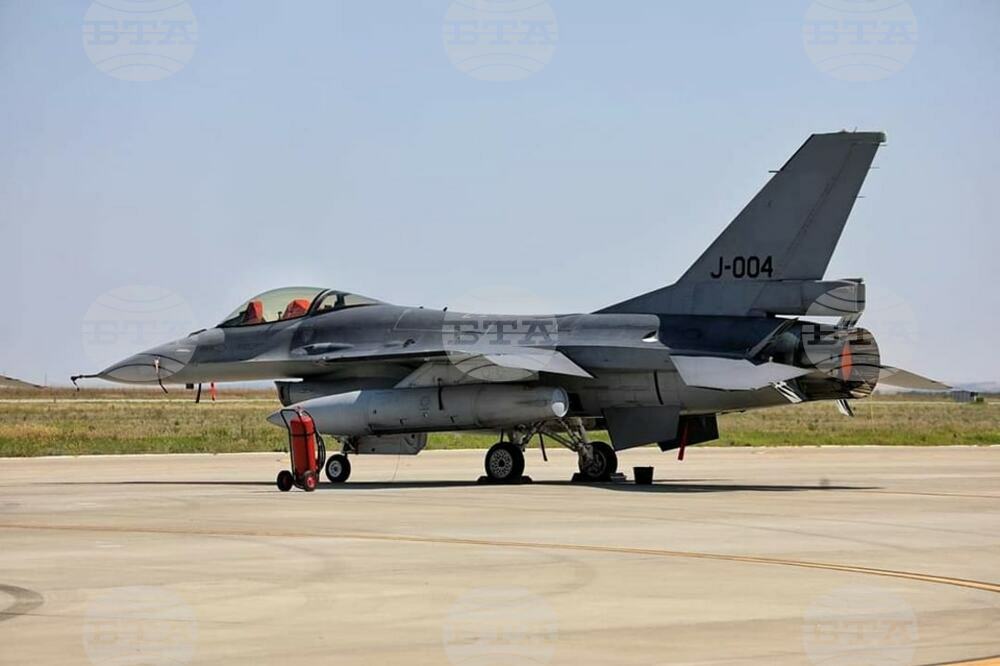 Още три изтребителя F-16, купени от Норвегия, пристигнаха в Румъния