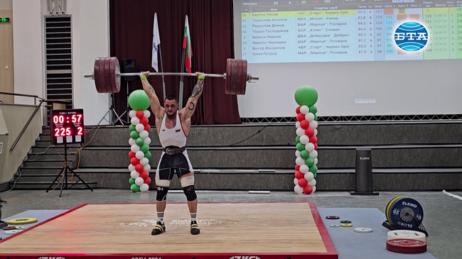 Карлос Насар постави три световни рекорда на Държавното първенство по вдигане на тежести в Русе, въпреки че те няма да бъде признати