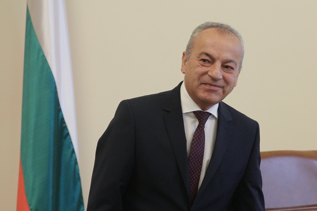 Изразявам искреното си желание и надежда България да има редовно избрано правителство, заяви служебният премиер Гълъб Донев