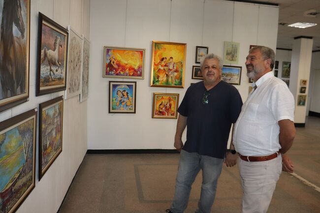 ОА Русе: Близо 100 картини на 12 русенски художници разказват за красотата на лятото 