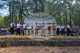 Село Дебрене - събор "Песни и танци от слънчева Добруджа"