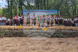Село Дебрене - събор "Песни и танци от слънчева Добруджа"
