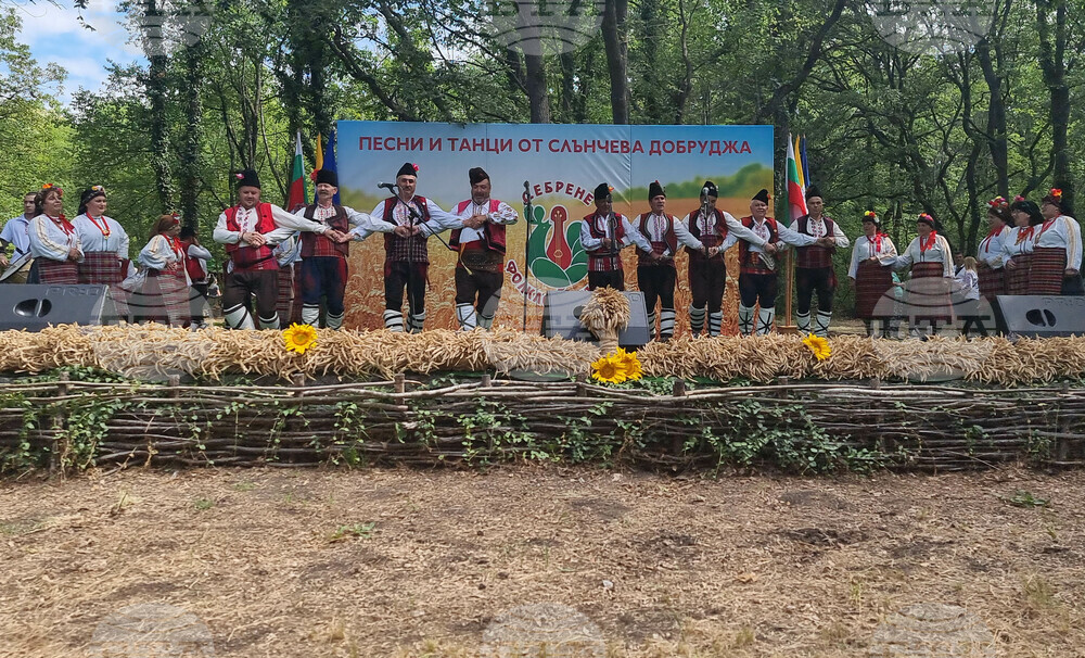 Село Дебрене - събор "Песни и танци от слънчева Добруджа"