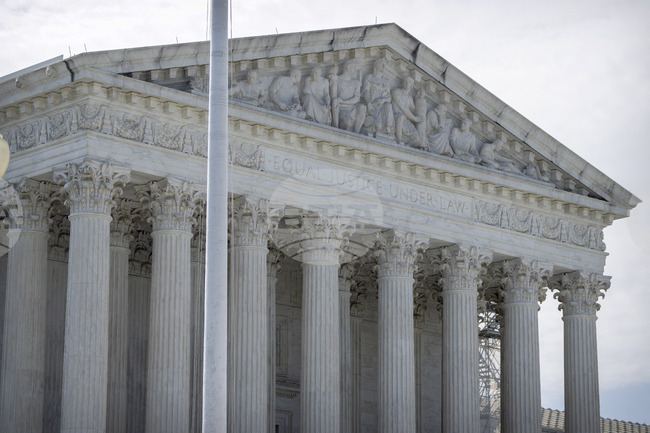 Върховният съд на САЩ откри пътя на Тръмп към масови уволнения в държавната администрация