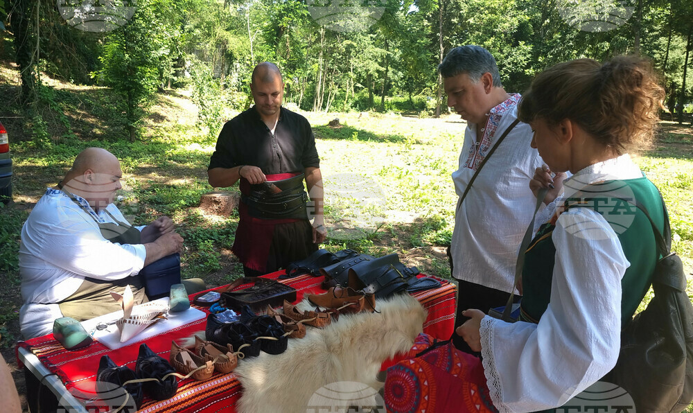 Плевен - Фолклорен събор "Кайлъшка шевица" - народни носии
