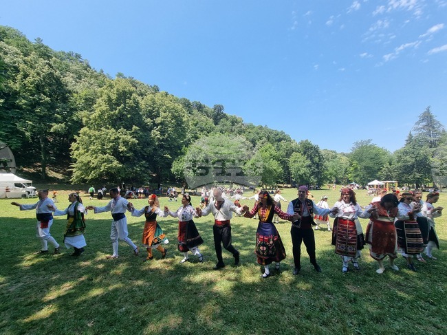 Плевен - Фолклорен събор "Кайлъшка шевица" - народни носии