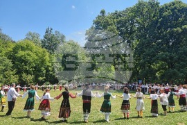 Плевен - Фолклорен събор "Кайлъшка шевица" - народни носии