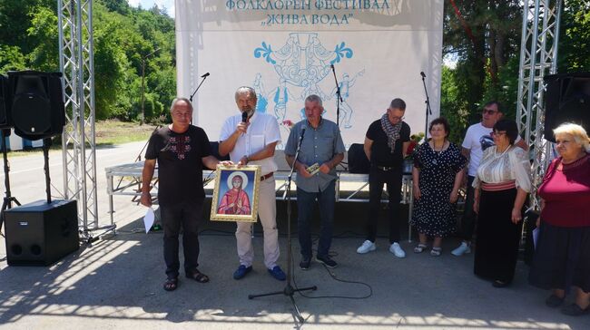 Областна администрация Русе: Фолклорният събор „Жива вода“ отново събра стотици хора от цялата страна в Каран Върбовка