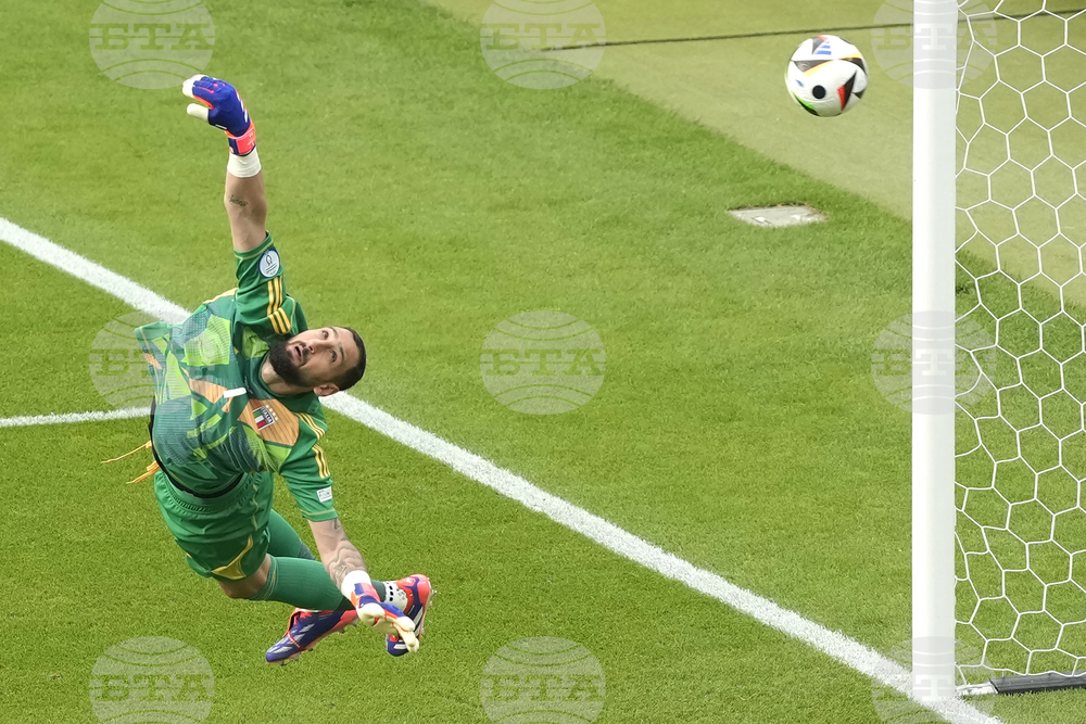 Вратарят на Тотнъм е играл един час срещу Манчестър Сити с фрактура на глезена