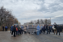 Село Тотлебен - протест - път