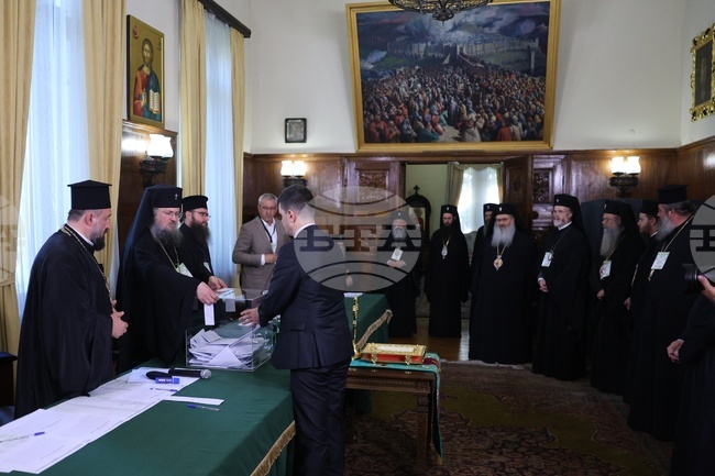 Патриаршески избирателен църковен събор за избор на нов български патриарх - отваряне на урна след първи тур