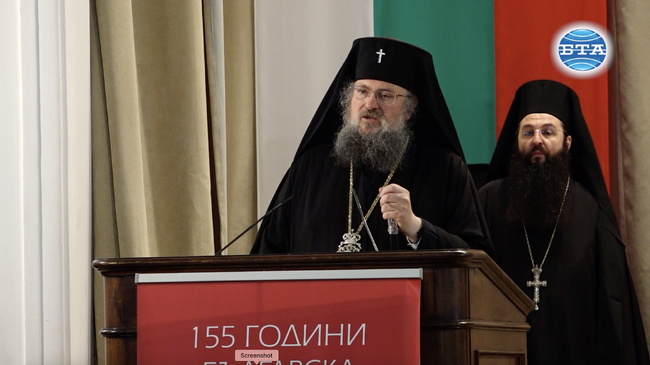 Наместник-председателят на Светия синод - митрополит Григорий, отслужи кратък молебен за откриването на патриаршеския събор в БАН