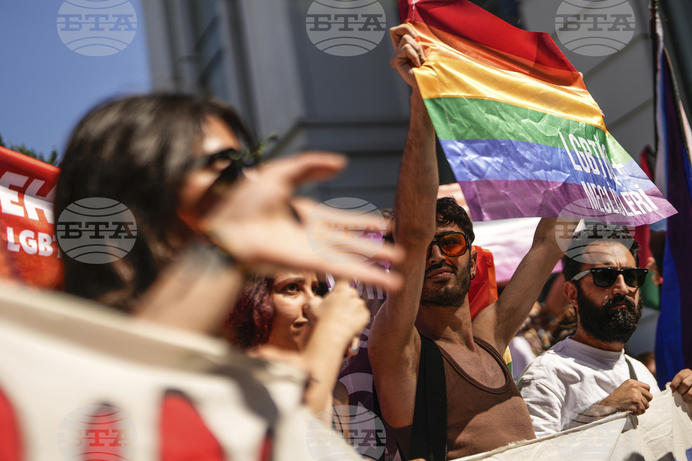 Властите в Истанбул забраниха планирания за днес прайд и достъпа до централния площад Таксим и района Шишли
