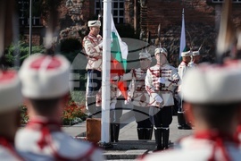 Президент - патриарх - Паметник на „Незнайния воин“ - венци